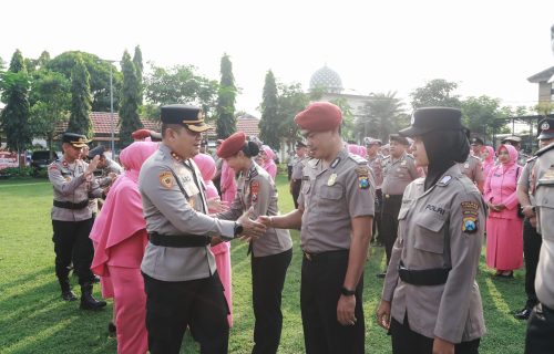Kapolres Jombang Pimpin Upacara Kenaikan Pangkat Anggotanya, Tegaskan Peningkatan Tanggung Jawab, Profesionalisme, dan Integritas