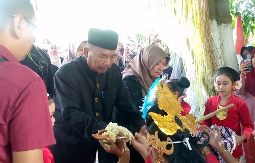 Sedekah Desa Keras Diwek Jombang: Kirab Hasil Bumi yang Meriah