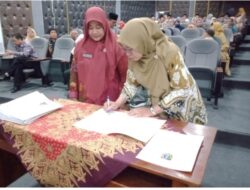 Disdikbud Jombang Gelar Serah Terima Jabatan 91 Kepala TK Negeri, SD Negeri dan SMP Negeri