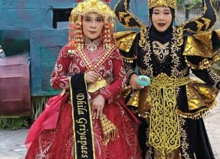 Carnival Desa Brambang 2025 Meriahkan HUT RI ke-80, Kepdes Nurochmah Turun Langsung dalam Pawai Bersama Perangkat Desa
