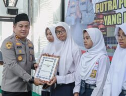 Kapolres Jombang Berikan Beasiswa kepada Putra-Putri Pegawai Negeri Pada Polri yang Berprestasi