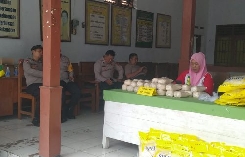 Polres Jombang Gelar Pangan Murah Di Desa Gudo, Warga Serbu Beras Murah