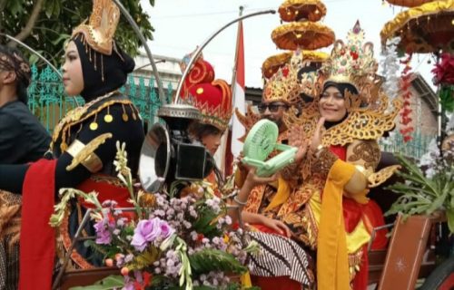 SIDOWAREK CULTURE CARNIVAL 2025: Warga Tumpah Ruah Saksikan Pawai Meriah di Kecamatan Ngoro, Jombang