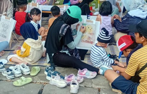 DEPOK KAMPUNG GOUT (DKG) DAUR ULANG SAMPAH JADI KREASI SENI TANPA BATAS