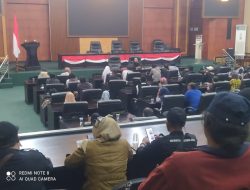 Ketua DPRD Jombang, Hadi Atmaji, S.Ag, menggelar pertemuan dengan sejumlah awak media di Ruang Rapat Paripurna Gedung DPRD Jombang