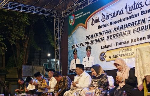 Pertama Kalinya, Pengajian Pemkab Jombang Digelar di Ruang Terbuka, Masyarakat Guyub