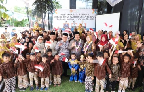 Bupati Jombang Resmikan Peletakan Batu Pertama Pembangunan SD Ar-Rahman Green School