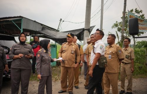 Pemkab Jombang Gelar Operasi Empati, Tertibkan Kabel FO yang Membahayakan Warga