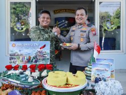 Moment HUT TNI ke 80, Kapolres Jombang Beri Kejutan kepada Kodim 0814 Jombang dan Sat Radar 222 Ploso Jombang