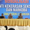 Polres nganjuk Edukasi pelajar SMA Negeri 2 nganjuk tentang bahaya kekerasan Seksual dan Narkoba