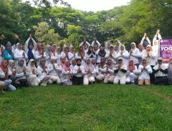 Yoga dan SEFT Perempuan Bahagia Community Warnai Pagi Cerah di Kebon Ratu Jombang