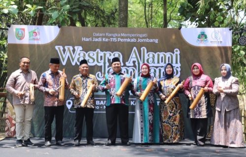 Pesona Wastra Alami Di Pasar Barongan Menandai Pembukaan Jombang Fest 2025 Dalam Rangka Hari Jadi Pemkab Jombang Ke 115