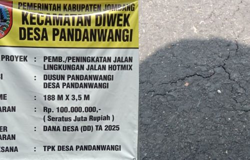 Pembangunan Jalan Hotmix Desa Pandanwangi Jombang Baru di Kerjakan Sudah Terlihat Retak, Ada Apa?