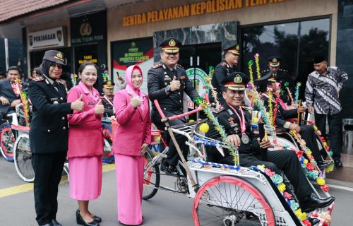 Kapolres Jombang Hiasi Pensiun Anggota Polri dengan Tradisi Unik dan Penuh Makna