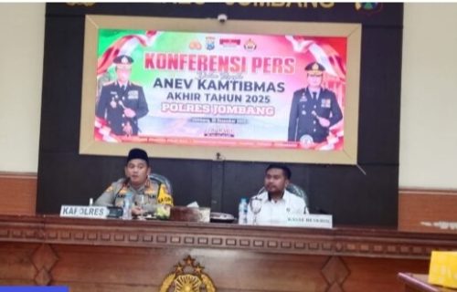 Polres Jombang Gelar Konferensi Pers ANEV Kamtibmas Akhir Tahun 2025.