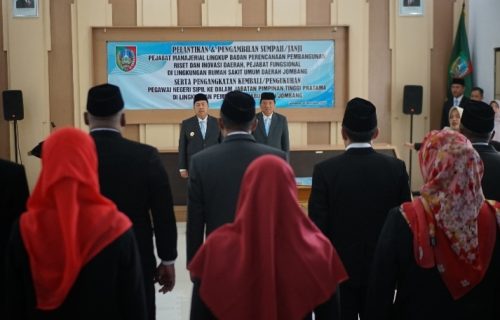 Bupati Warsubi Kukuhkan 13 Pejabat di Lingkungan Pemkab Jombang, Tekankan Penguatan Bapperida
