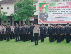 Kapolres Jombang Pimpin Upacara Penganugerahan Tanda Kehormatan Satyalancana Pengabdian bagi Personel Polri