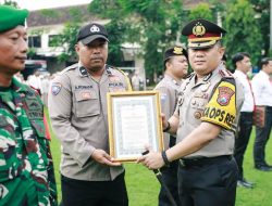 Kapolres Jombang Berikan Penghargaan kepada Personel Polri, TNI, dan Masyarakat Berprestasi