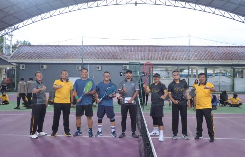Final Turnamen Tenis Lapangan Piala Kapolres Kediri 2026 Berlangsung Meriah
