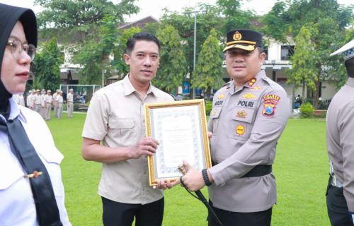 Kapolres Jombang Berikan Penghargaan kepada 15 Personel Berprestasi