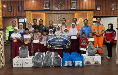 SIG Pabrik Tuban Salurkan Bantuan 6.656 Paket Sembako dan Santunan Yatim