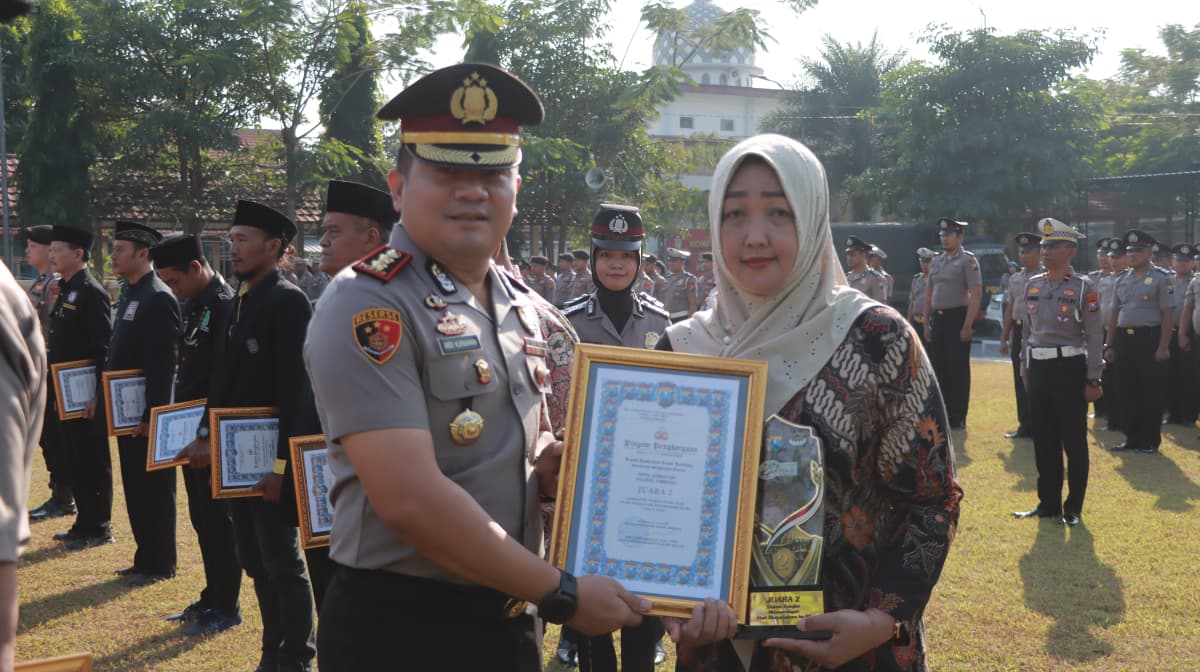 Kapolres Jombang Pimpin Upacara Penyerahan Hadiah Lomba Hari Bhayangkara ke-80