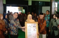 Gubernur Khofifah Titip 2 Pesan: Jangan Putus Sekolah dan Terus Berprestasi, 2.110 Siswa Jombang Terima Bantuan Pendidikan